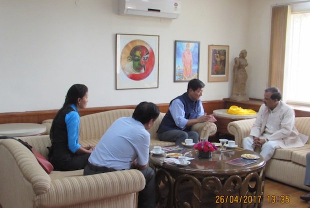 སྲིད་སྐྱོང་བློ་བཟང་སེངྒེ་མཆོག་དང་རྒྱ་གར་གྱི་རིག་གཞུང་བློན་ཆེན་མ་ཧེཤ་ཤརྨ་( Shri. MaheshSharma)མཆོག་རྣམ་གཉིས་མཇལ་འཕྲད་གནང་སྐབས། ༢༠༡༧།༤།༢༦