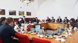 སྲིད་སྐྱོང་མཆོག་གིས་ཅེག་གྲོས་ཚོགས་ཀྱི་འཐུས་མིའི་བོད་དོན་རྒྱབ་སྐྱོར་ཚོགས་པའི་ཚོགས་མི་རྣམས་དང་མཇལ་འཕྲད། ༢༠༡༩།༣།༧