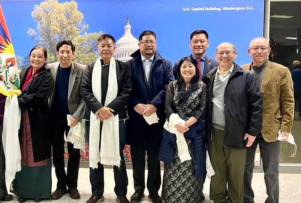 སྲིད་སྐྱོང་མཆོག་གཞུང་འབྲེལ་ཕྱོགས་བསྐྱོད་ཆེད་དབྱིན་ཡུལ་ནས་ཨ་རིའི་རྒྱལ་ས་ཝ་ཤིང་ཀྲོན་དུ་ཕེབས་འབྱོར་བྱུང་འདུག སྲིད་སྐྱོང་མཆོག་གཞུང་འབྲེལ་ཕྱོགས་བསྐྱོད་ཆེད་དབྱིན་ཡུལ་ནས་ཨ་རིའི་རྒྱལ་ས་ཝ་ཤིང་ཀྲོན་དུ་ཕེབས་འབྱོར་བྱུང་འདུག