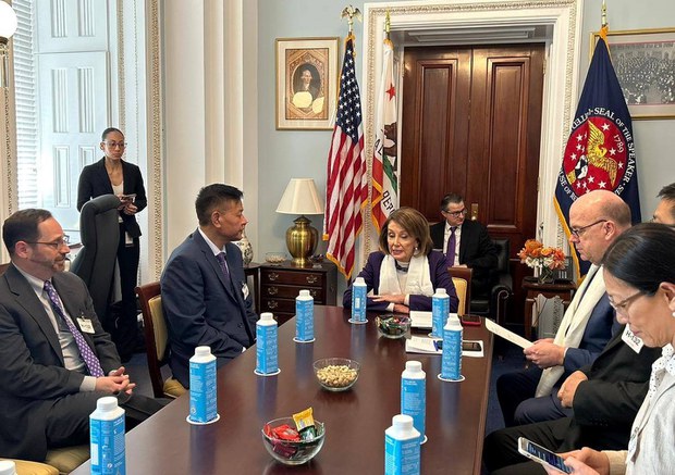 སྲིད་སྐྱོང་མཆོག་གིས་སྣེ་ཁྲིད་པའི་བོད་མིའི་སྐུ་ཚབ་ཀྱིས་ཨ་རིའི་གྲོས་ཚོགས་ཀྱི་ཚོགས་གཙོ་ཟུར་པ་དང་མཇལ་མོལ་གནང་འདུག