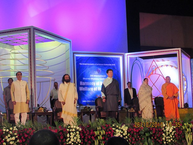 སྲིད་སྐྱོང་མཆོག་ཆོས་ལུཊ་མཐུན་སྒྲིལ་གྱི་ལྷན་ཚོཊ་ཐོག་ཕེབས་སྐབས། ༢༠༡༥།༡༠།༢༦
