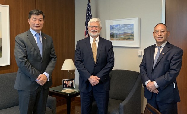 སྲིད་སྐྱོང་མཆོག་ནས་ཨ་རིའི་བོད་དོན་དམིགས་བསལ་འབྲེལ་འཐུད་སྐུ་ཚབ་མཆོག་དང་མཇལ་འཕྲད། སྲིད་སྐྱོང་མཆོག་ནས་ཨ་རིའི་བོད་དོན་དམིགས་བསལ་འབྲེལ་འཐུད་སྐུ་ཚབ་མཆོག་དང་མཇལ་འཕྲད།
