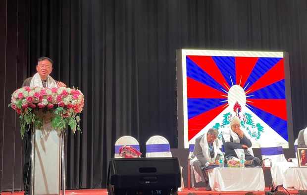ཀ་ལི་ཀ་ཏཱར་བོད་དོན་བགྲོ་གླེང་སྐབས་སྲིད་སྐྱོང་མཆོག་ཕེབས་ནས་གཏམ་བཤད་གནང་འདུག