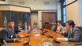 སྲིད་སྐྱོང་མཆོག་གིས་ཁེ་ཎ་ཌའི་ཕྱི་འབྲེལ་ཚན་པ་དང་གྲོས་ཚོགས་འཐུས་མི་ཁག་ཅིག་དང་མཇལ་མོལ།