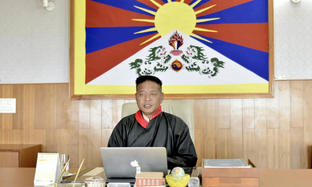 སྲིད་སྐྱོང་སྤེན་པ་ཚེ་རིང་ལགས་ཀྱིས་མི་མང་ལ་གཞུང་འབྲེལ་གཏམ་བཤད་ཐོག་མ་གནང་།