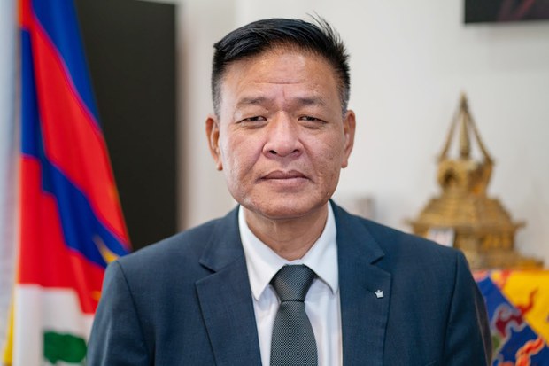 སྲིད་སྐྱོང་མཆོག་ནིའུ་ཛི་ལེན་ཌི་དང་ཨོསི་ཊརེ་ལི་ཡའི་ནང་གཞུང་འབྲེལ་ཕྱོགས་ཕེབས་གནང་བཞིན་འདུག