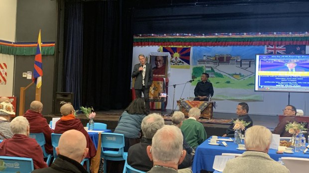 སྲིད་སྐྱོང་མཆོག་གིས་ནིའུ་ཛི་ལེན་ཌིའི་ནང་གཞུང་དོན་འཚམས་གཟིགས་གནང་བཞིན་འདུག སྲིད་སྐྱོང་མཆོག་གིས་ནིའུ་ཛི་ལེན་ཌིའི་ནང་གཞུང་དོན་འཚམས་གཟིགས་གནང་བཞིན་འདུག