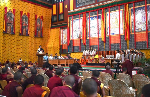 སྲིད་སྐྱོང་མཆོག་གིས་སྦིར་བོད་མིའི་གཞིས་ཆགས་ཁག་ཏུ་གཞུང་འབྲེལ་འཚམས་གཟིགས་གནང་བཞིན་འདུག