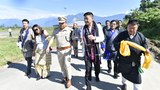 མངའ་སྡེའི་སྤྱི་ཁྱབ་བློན་ཆེན་མཆོག་གི་མགྲོན་འབོད་ལྟར་སྲིད་སྐྱོང་མཆོག་གིས་ཨ་རུ་ནཱ་ཅལ་མངའ་སྡེའི་ནང་གཞུང་འབྲེལ་འཚམས་གཟིགས་གནང་བཞིན་འདུག