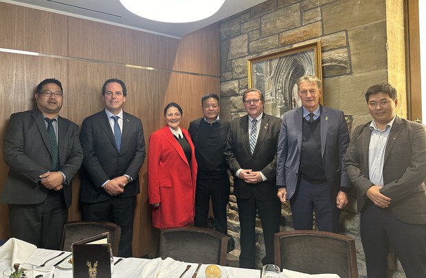 སྲིད་སྐྱོང་མཆོག་གིས་ཁེ་ཎ་ཌའི་ཕྱི་འབྲེལ་ལས་དོན་ཚོགས་ཆུང་གི་རྒྱལ་སྤྱིའི་ཡར་རྒྱས་ཚན་པའི་གནད་ཡོད་མི་སྣ་སོགས་དང་མཇལ་མོལ་གནང་འདུག སྲིད་སྐྱོང་མཆོག་གིས་ཁེ་ཎ་ཌའི་ཕྱི་འབྲེལ་ལས་དོན་ཚོགས་ཆུང་གི་རྒྱལ་སྤྱིའི་ཡར་རྒྱས་ཚན་པའི་གནད་ཡོད་མི་སྣ་སོགས་དང་མཇལ་མོལ་གནང་འདུག