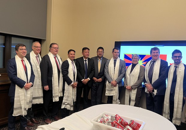 ཁེ་ན་ཌའི་གྲོས་ཚོགས་འཐུས་མིའི་བོད་དོན་རྒྱབ་སྐྱོར་ཚོགས་པས་སྲིད་སྐྱོང་སྤེན་པ་ཚེ་རིང་མཆོག་ལ་ཆེས་བསྟོད་ཀྱི་སྣེ་ལེན་མཛད་སྒོ་ཞིག་ཚོགས་གནང་ཡོད་པ། ཁེ་ན་ཌའི་གྲོས་ཚོགས་འཐུས་མིའི་བོད་དོན་རྒྱབ་སྐྱོར་ཚོགས་པས་སྲིད་སྐྱོང་སྤེན་པ་ཚེ་རིང་མཆོག་ལ་ཆེས་བསྟོད་ཀྱི་སྣེ་ལེན་མཛད་སྒོ་ཞིག་ཚོགས་གནང་ཡོད་པ།