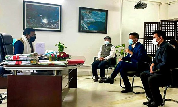 སྲིད་སྐྱོང་མཆོག་གིས་བཙན་བྱོལ་བོད་མིའི་མཐུན་རྐྱེན་སྦྱོར་སྤྲོད་ཀྱི་སྲིད་བྱུས་༢༠༡༤ཞེས་པ་ལག་བསྟར་ཡོང་བའི་འབོད་བསྐུལ་ཞུས་ཡོད་པ། སྲིད་སྐྱོང་མཆོག་གིས་བཙན་བྱོལ་བོད་མིའི་མཐུན་རྐྱེན་སྦྱོར་སྤྲོད་ཀྱི་སྲིད་བྱུས་༢༠༡༤ཞེས་པ་ལག་བསྟར་ཡོང་བའི་འབོད་བསྐུལ་ཞུས་ཡོད་པ།