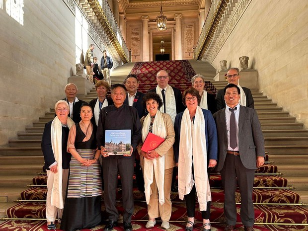 སྲིད་སྐྱོང་མཆོག་གིས་སུད་སིའི་གཞུང་དོན་འཚམས་གཟིགས་འགྲུབ་སྟེ་ཧྥ་རན་སིར་ཕེབས་འབྱོར་བྱུང་འདུག སྲིད་སྐྱོང་མཆོག་གིས་སུད་སིའི་གཞུང་དོན་འཚམས་གཟིགས་འགྲུབ་སྟེ་ཧྥ་རན་སིར་ཕེབས་འབྱོར་བྱུང་འདུག