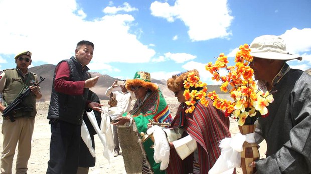 སྲིད་སྐྱོང་མཆོག་གིས་ལ་དྭགས་བྱང་ཐང་ཁུལ་དུ་འཚམས་གཟིགས་གནང་བཞིན་འདུག སྲིད་སྐྱོང་མཆོག་གིས་ལ་དྭགས་བྱང་ཐང་ཁུལ་དུ་འཚམས་གཟིགས་གནང་བཞིན་འདུག