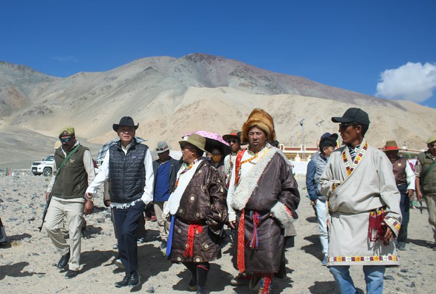 སྲིད་སྐྱོང་མཆོག་གིས་བོད་དང་ས་འབྲེལ་ལ་དྭགས་བྱང་ཐང་རྒོད་ཡུལ་སོགས་སུ་འཚམས་གཟིགས་གནང་བཞིན་འདུག སྲིད་སྐྱོང་མཆོག་གིས་བོད་དང་ས་འབྲེལ་ལ་དྭགས་བྱང་ཐང་རྒོད་ཡུལ་སོགས་སུ་འཚམས་གཟིགས་གནང་བཞིན་འདུག