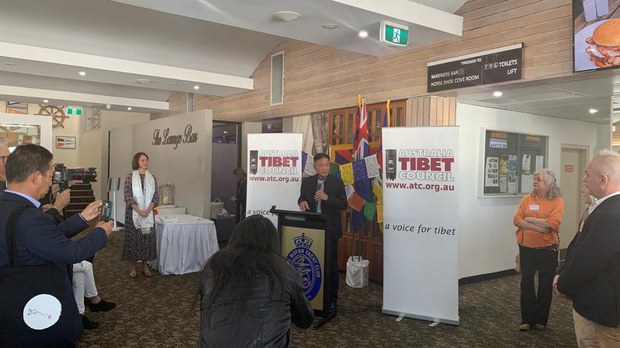 སྲིད་སྐྱོང་སྤེན་པ་ཚེ་རིང་མཆོག་དང་ཨོསི་ཊརེ་ལི་ཡའི་གྲོས་ཚོགས་འཐུས་མི་ལྕམ་སོ་ཕྷི་རྣམ་གཉིས་ཀྱིས་བོད་ཀྱི་ཁོར་ཡུག་གི་ཛ་དྲག་གནས་སྟངས་སྐོར་གོ་བསྡུར་གནང་འདུག