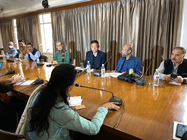 ༧གོང་ས་མཆོག་གནས་གཟིགས་ཆིབས་བསྒྱུར་གཙོས་ཧིན་བོད་བར་གྱི་ཕྱི་དྲིལ་སྲིད་བྱུས་ཁག་རྒྱ་གར་གཞུང་དང་གོ་བསྡུར་གྱི་ལམ་ནས་བྱེད་མུས་ཡིན་ཞེས་སྲིད་སྐྱོང་གིས་གསུངས་སོང་། ༧གོང་ས་མཆོག་གནས་གཟིགས་ཆིབས་བསྒྱུར་གཙོས་ཧིན་བོད་བར་གྱི་ཕྱི་དྲིལ་སྲིད་བྱུས་ཁག་རྒྱ་གར་གཞུང་དང་གོ་བསྡུར་གྱི་ལམ་ནས་བྱེད་མུས་ཡིན་ཞེས་སྲིད་སྐྱོང་གིས་གསུངས་སོང་།