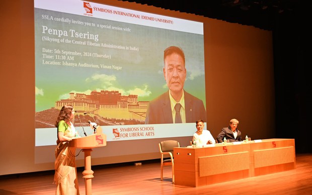 སྲིད་སྐྱོང་མཆོག་གིས་རྒྱ་གར་གྱི་སིམ་བྷོ་སིསེ་རྒྱལ་སྤྱིའི་གཙུག་ལག་སློབ་ཆེན་དུ་བོད་དོན་གཏམ་བཤད་གནང་འདུག སྲིད་སྐྱོང་མཆོག་གིས་རྒྱ་གར་གྱི་སིམ་བྷོ་སིསེ་རྒྱལ་སྤྱིའི་གཙུག་ལག་སློབ་ཆེན་དུ་བོད་དོན་གཏམ་བཤད་གནང་འདུག