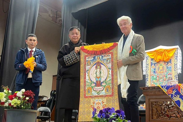 སྲིད་སྐྱོང་མཆོག་གིས་ཨ་རིའི་མངའ་སྡེ་ཁག་ཅིག་ནང་གཞུང་དོན་འཚམས་གཟིགས་གནང་འདུག