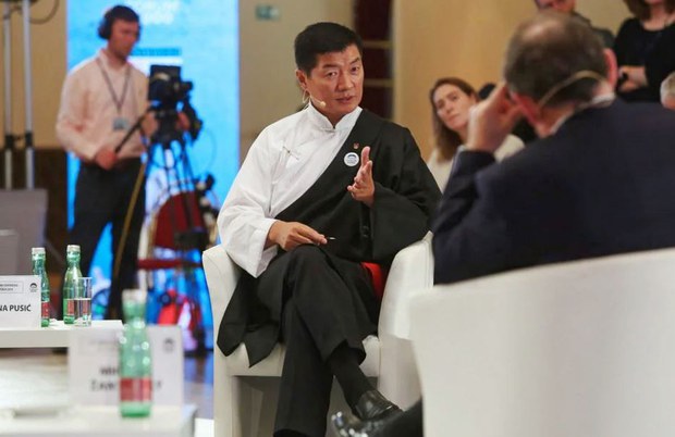 སྲིད་སྐྱོང་མཆོག་གིས་ཅེཀ་སྤྱི་མཐུན་རྒྱལ་ཁབ་ནང་བགྲོ་གླེང་གཏམ་བཤད་སྐབས། ༢༠༡༩།༡༠།༡༥