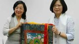 ལོ་ཤས་གོང་བཀའ་བློན་བདེ་སྐྱིད་ཆོས་དབྱིངས་མཆོག་ཚའི་དབྱིན་ཝིན་དང་མཇལ་སྐབས། 