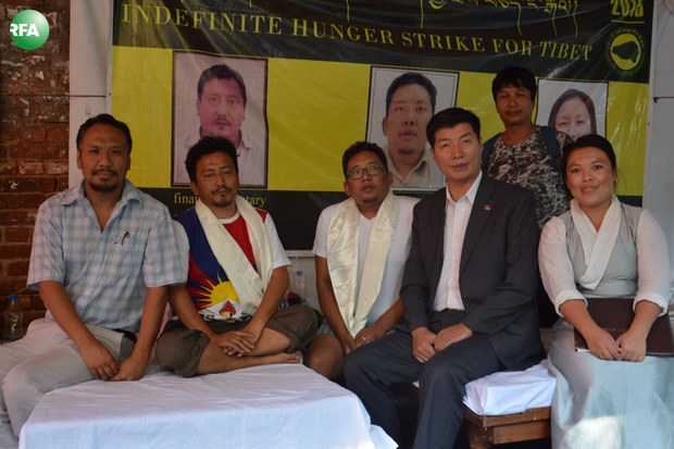 སྲིད་སྐྱོང་མཆོག་གིས་གཞོན་ནུའི་ཟས་བཅད་ལས་འགུལ་བར་མཇལ་འཕྲད།