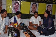 སྲིད་སྐྱོང་མཆོག་གིས་གཞོན་ནུའི་ཟས་བཅད་ལས་འགུལ་བར་མཇལ་འཕྲད།