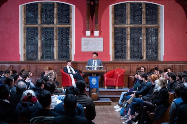 སྲིད་སྐྱོང་མཆོག་གིས་དབྱིན་ཡུལ་གྱི་(Oxford Union)་གླེང་སྟེགས་ཐོག་བོད་དོན་གཏམ་བཤད་གནང་འདུག