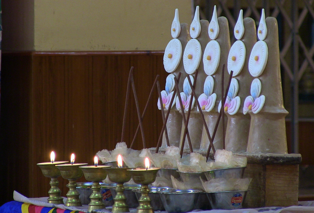 བཞུགས་སྒར་དུ་སངས་རྒྱས་མཁར་ལགས་ཀྱི་ཆེད་དུ་གདུང་སེམས་མཉམ་བསྐྱེད། བཞུགས་སྒར་དུ་སངས་རྒྱས་མཁར་ལགས་ཀྱི་ཆེད་དུ་གདུང་སེམས་མཉམ་བསྐྱེད།