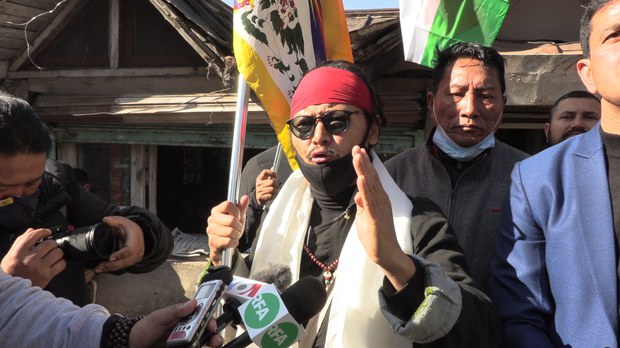 རྒྱ་གར་ཡུལ་མི་ཚོས་བོད་དོན་གོམ་བགྲོད་ལས་འགུལ་ལ་རྒྱབ་སྐྱོར་གྱི་རྣམ་པ་གང་ལེགས་སྟོན་ཡོད་པ། རྒྱ་གར་ཡུལ་མི་ཚོས་བོད་དོན་གོམ་བགྲོད་ལས་འགུལ་ལ་རྒྱབ་སྐྱོར་གྱི་རྣམ་པ་གང་ལེགས་སྟོན་ཡོད་པ།