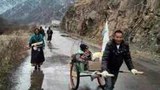 ཨ་མ་ཤིང་རྟ་ལ་འདྲུད་ནས་ལྷ་སའི་ཇོ་བོ་རིན་པོ་ཆེ་མཇལ་བར་བསྐྱོད་བཞིན་པ། ༢༠༡༤།༦།