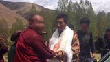 བསོད་ནམས་ཡར་འཕེལ་ལགས་གློད་བཀྲོལ་བྱུང་ནས་ཕ་ཡུལ་ལ་འབྱོར་སྐབས་མི་མང་གིས་དགའ་བསུ་བྱས་བ། ༢༠༡༤།༥