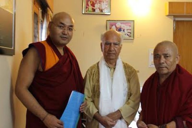 བོད་མི་མང་སྤྱི་འཐུས་ཚོགས་གཙོ་གཞོན་གཉིས་རྒྱ་གར་གྲོས་ཚོགས་འོག་མའི་ཚོགས་མི་སྐུ་ཞབས་ཤན་ཏ་ཀུ་མར་མཆོག་མཇལ་འཕྲད་སྐབས། ༢༠༡༦།༦།༢༠