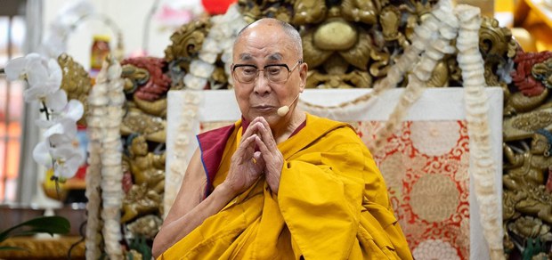 ༸གོང་ས་༸སྐྱབས་མགོན་ཆེན་པོ་མཆོག་གི་ཆོས་འབྲེལ་གསུང་ཆོས་སྩོལ་གནང་གི་མཛད་འཆར་ལ་འགྱུར་བ་ཕྱིན་འདུག