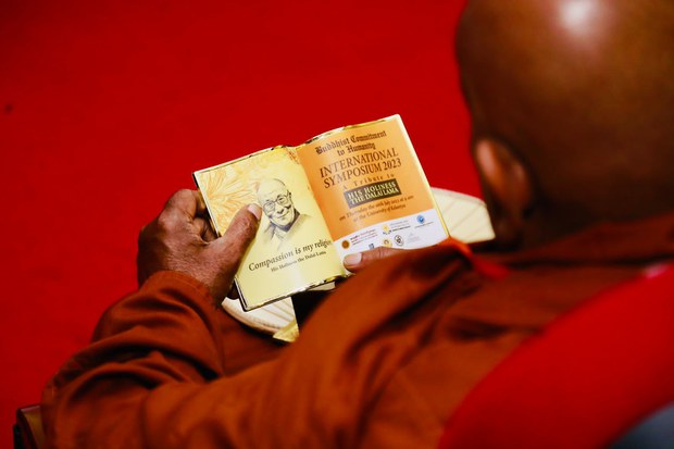 ཤྲི་ལངྐ་རྒྱལ་ཁབ་ཀྱི་ནང་པ་ཚོས་༸གོང་ས་མཆོག་གི་འཁྲུངས་སྐར་སྲུང་བརྩི་ཞུས་པར། རྒྱ་ནག་གཞུང་གིས་ཁོ་ཚོ་ལ་གནོན་ཤུགས་སྤྲད་ཡོད་པ།