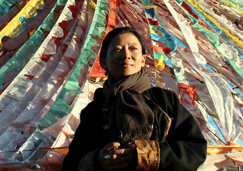 ཨ་རིའི་ཕྱི་སྲིད་ལྷན་ཁང་གིས་འཛམ་གླིང་ནང་གི་ཕུལ་དུ་བྱུང་བའི་བུད་མེད་བཅུ་ལ་ཕྱི་ལོ་༢༠༡༣ལོའི་རྒྱལ་སྤྱིའི་དཔའ་མཛངས་ལྡན་པའི་བུད་ཀྱི་གཟེངས་རྟགས་ཕུལ་བ།