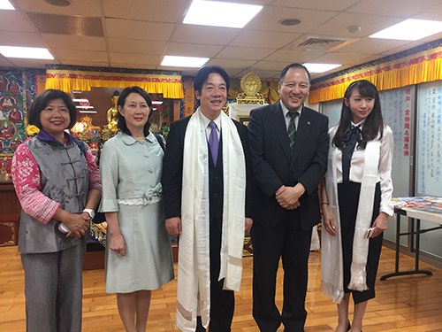 ཐེ་ཝན་གྱི་ཐེ་ནན་གྲོང་ཁྱེར་སྤྱི་ཁྱབ་པ་སྐུ་ཞབས་ལའི་ཐེ་ཝན་བོད་ཀྱི་སྐུ་ཚབ་དོན་གཅོད་ཁང་དུ་ཕེབས་སྐབས། ༢༠༡༦།༡༠།༡༣ ཐེ་ཝན་གྱི་ཐེ་ནན་གྲོང་ཁྱེར་སྤྱི་ཁྱབ་པ་སྐུ་ཞབས་ལའི་ཐེ་ཝན་བོད་ཀྱི་སྐུ་ཚབ་དོན་གཅོད་ཁང་དུ་ཕེབས་སྐབས། ༢༠༡༦།༡༠།༡༣