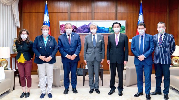 ཐེ་ཝན་གྱིས་མངའ་ཁུལ་ཞི་བདེ་བརྟན་ལྷིང་ཆེད་རྒྱལ་སྤྱིའི་རྒྱལ་ཁབ་ཁག་གི་རྒྱབ་སྐྱོར་འཚོལ་ཐབས་བྱེད་ཀྱི་འདུག