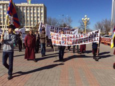 ཨུ་རུ་སུའི་མངའ་ཁོངས་ཁལ་མུག་གི་རྒྱལ་ས་ཨེ་ལེ་སུ་ད་Elistaལ་བོད་མིའི་རང་དབང་སྒེར་ལངས། ༢༠༡༥།༣།༡༠