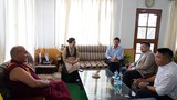 ཐེ་ཝན་གྲོས་ཚོགས་ཀྱི་འཐུས་མི་ཞིག་གིས་རྡ་རམ་ས་ལར་སྤྱི་འཐུས་གྲོས་ཚོགས་སུ་འཚམས་གཟིགས་གནང་འདུག