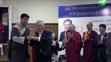སྲིད་སྐྱོང་བློ་བཟང་སེང་གེ་མཆོག་ལ་ཉི་ཧོང་གི་(Takasu)ཐེབས་རྩ་ཁང་གིས་༢༠༡༧་ལོའི་ཊ་ཁ་སོའུ་(Takasu)་གཟེངས་རྟགས་འབུལ་སྐབས། ༢༠༡༧།༡༠།༤