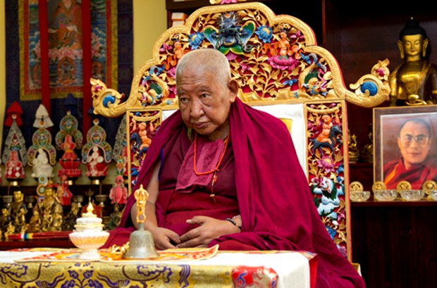 སྟག་ལུང་རྩེ་སྤྲུལ་རིན་པོ་ཆེ་མཆོག་ཡོ་རོབ་ལ་ཕེབས་སྐབས། ༢༠༡༤།༧