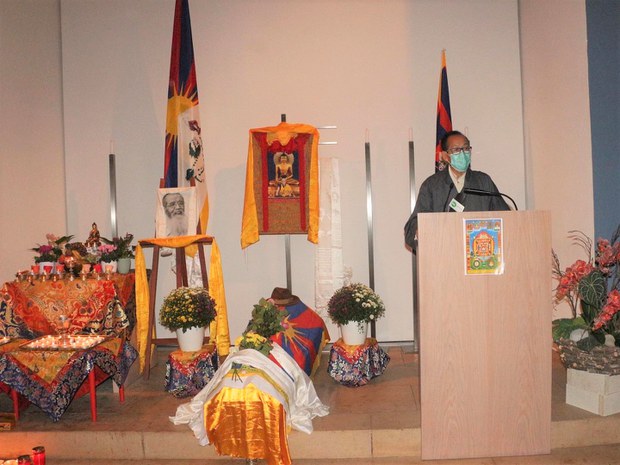 བོད་ཀྱི་ཆབ་སྲིད་བཙོན་ཟུར་སྟག་སྣ་འཇིགས་མེད་བཟང་པོ་དམ་པའི་སྐུ་ཕུང་ཞུགས་འབུལ་སྐབས། ༡༠།༢༢།༢༠༢༠ བོད་ཀྱི་ཆབ་སྲིད་བཙོན་ཟུར་སྟག་སྣ་འཇིགས་མེད་བཟང་པོ་དམ་པའི་སྐུ་ཕུང་ཞུགས་འབུལ་སྐབས། ༡༠།༢༢།༢༠༢༠