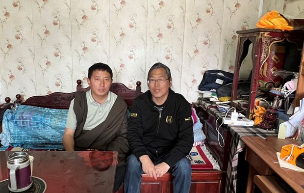 བོད་ཀྱི་སྐད་ཡིག་ཐོབ་ཐང་དོན་གཉེར་བ་བཀྲ་ཤིས་དབང་ཕྱུག་ལགས་མུ་མཐུད་དུ་རྒྱ་ནག་གི་དོ་དམ་ལྟ་རྟོགས་འོག་ཡོད་འདུག