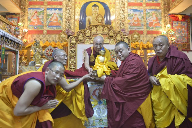 མོན་རྟ་དབང་དགོན་པས་༧གོང་ས་མཆོག་ལ་བརྟན་བཞུགས་སྐབས།་༢༠༡༥།༣།༢༩