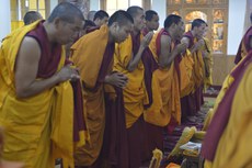 མོན་རྟ་དབང་དགོན་པས་༧གོང་ས་མཆོག་ལ་བརྟན་བཞུགས་སྐབས།་༢༠༡༥།༣།༢༩