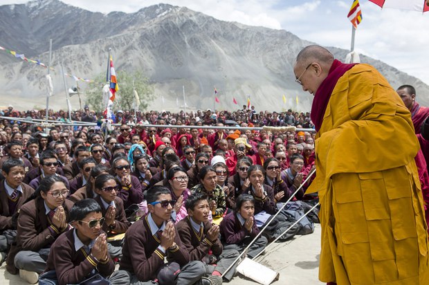 ༧གོང་ས་མཆོག་ལ་དྭགས་ཟངས་དཀར་ཁུལ་དུ་ཆིབས་བསྒྱུར་སྐབས། ༢༠༡༤།༦།༢༥
