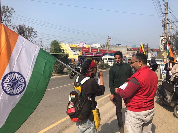 རྒྱ་གར་དབུས་གཞུང་ལ་གནོན་ཤུགས་ཐེབས་པ་ཞིག་བཟོ་རྒྱུར་ཞུ་སྐུལ།