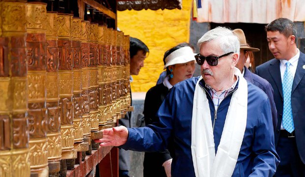 ཨ་མི་རི་ཀའི་གཞུང་ཚབ་པ་སྐུ་ཞབས་ Terry Branstad མཆོག