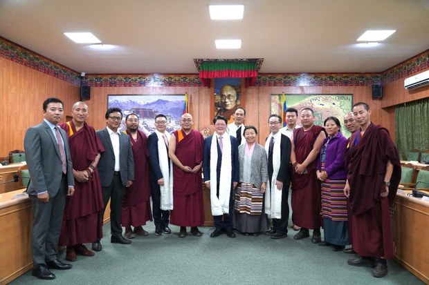 ཐའེ་ཝན་མང་གཙོ་ཐེབས་རྩས་བོད་མིའི་ཆོས་དང་རིག་གཞུང་མི་ཉམས་རྒྱུན་འཛིན་སླད་ཨ་སྒོར་ཁྲི་ ༣ བོད་མིའི་སྒྲིག་འཛུགས་ལ་ཞལ་འདེབས་གནང་འདུག
